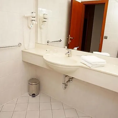 Coronet Hotel