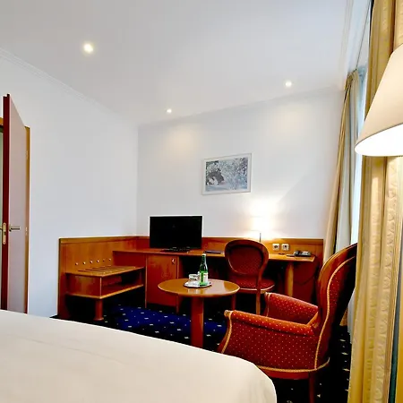 Coronet Hotel 4*