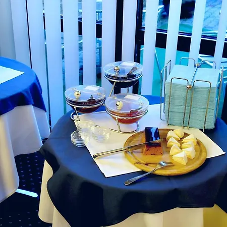 Coronet Hotel 4*