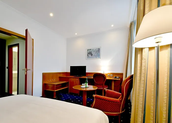 Coronet Hotel 4*