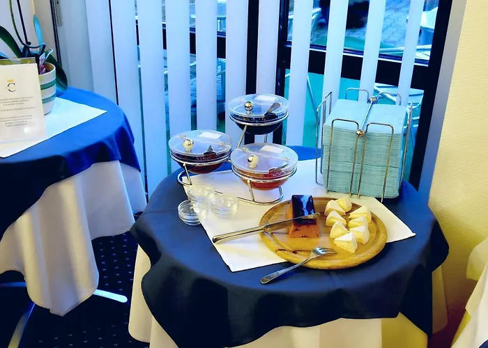 Coronet Hotel 4*